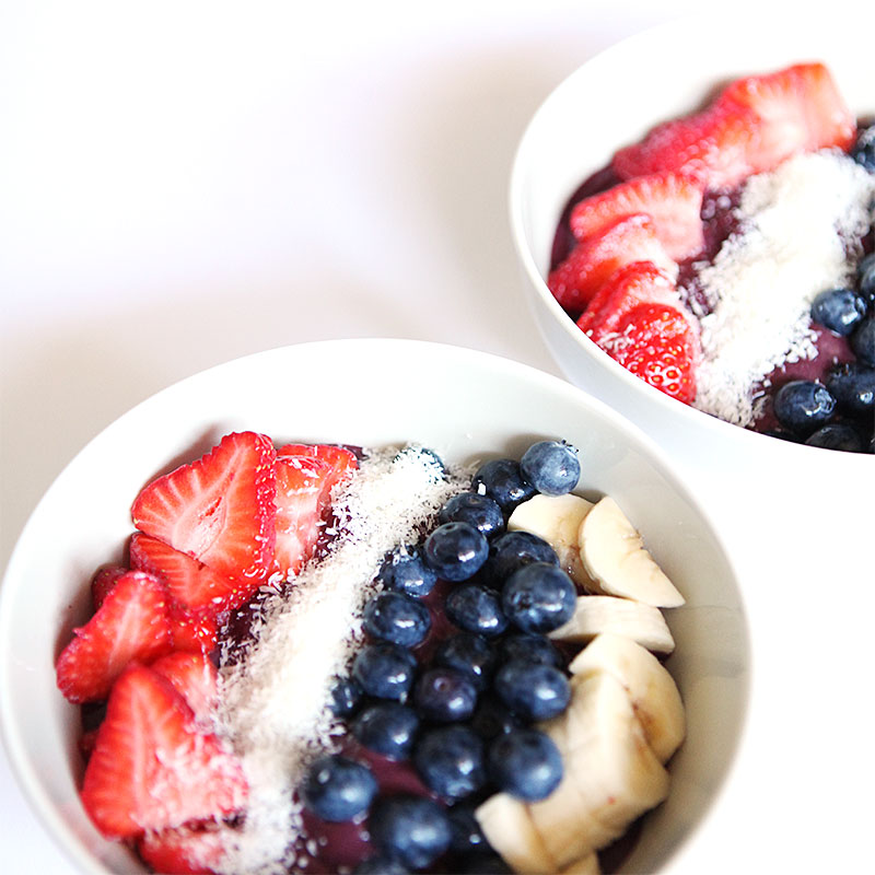 Açaí berry bowl with fresh fruit topping